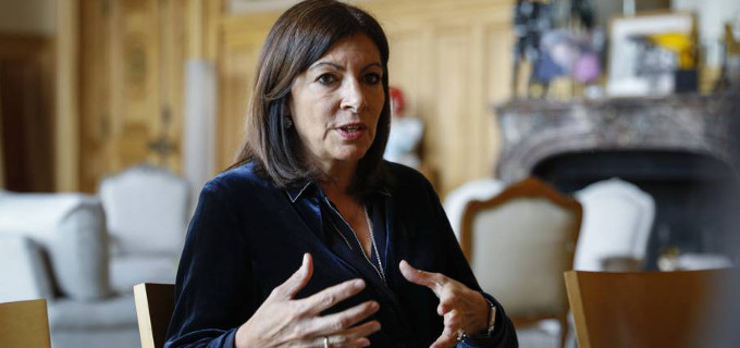 Anne Hidalgo explica que diez hombres tuvieron que subir a las torres de Notre Dame para salvarlas: No sabamos si volveran