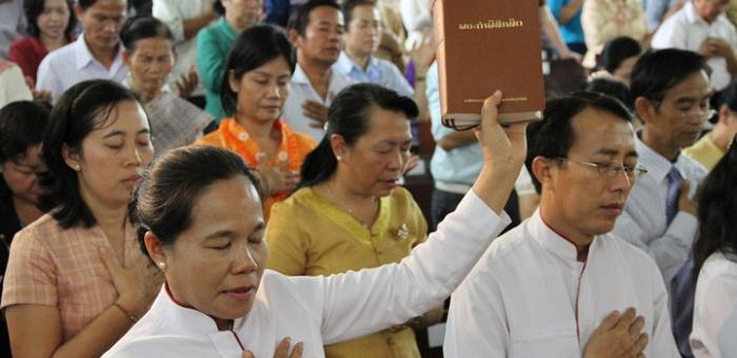 Arrestan en Laos a tres ciudadanos estadounidenses por distribuir Biblias y material evanglico