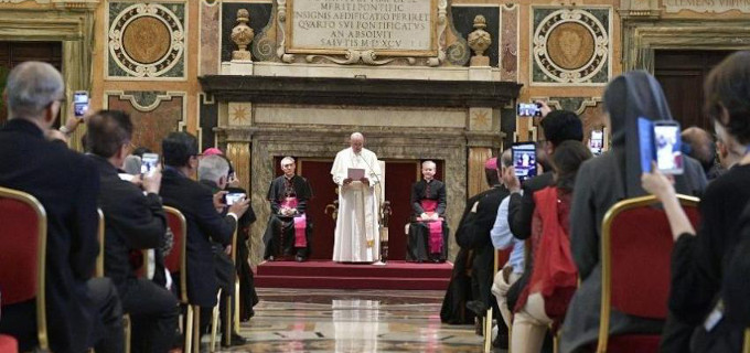 Francisco: Biblia y vida. Comprometmonos para que estas palabras se abracen siempre