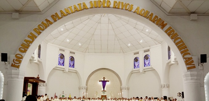 418 sacerdotes al servicio de la arquidicesis de Semarang celebran un retiro espiritual sobre la vida consagrada