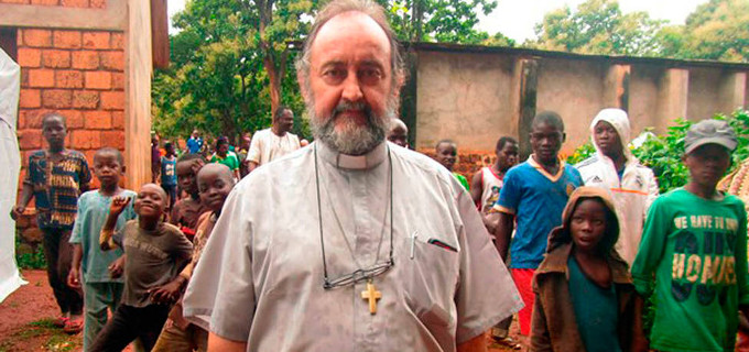 Mons. Juan Jos Aguirre: Vinieron caminando 10 kilmetros a pie para gritar Hosanna al paso de la borriquilla