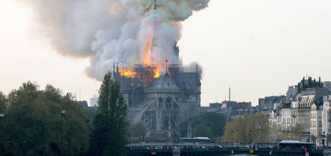 Arde la Catedral de Notre Dame de Pars