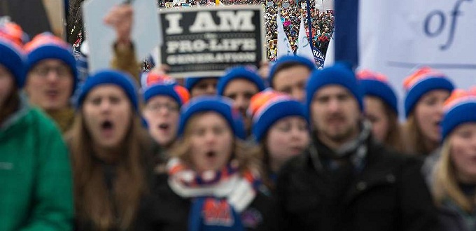 Grupo pro-vida se uni a las oraciones del Viernes Santo ante una clnica abortista