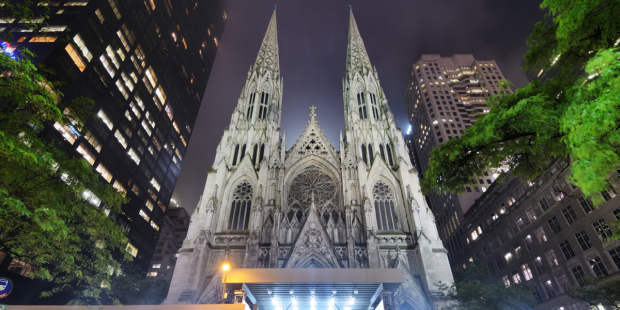 Un perturbado mental intentar entrar en la Catedral de San Patricio en Nueva York con bidones de gasolina