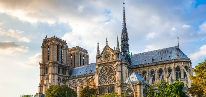 El arzobispo de Pars pide a Macron vitrales modernos para la Catedral de Notre Dame