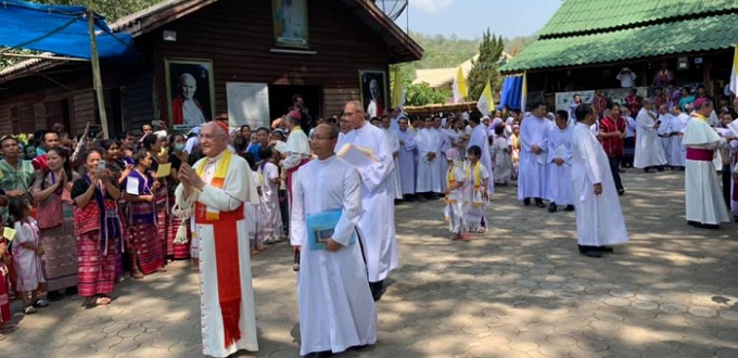 El Cardenal Filoni invita a los catlicos tailandeses a formar parte de una Iglesia misionera