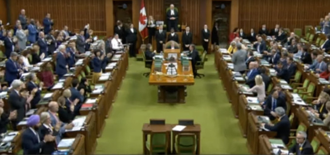La mayora de los parlamentarios canadienses ovaciona una mocin a favor del aborto sin restricciones