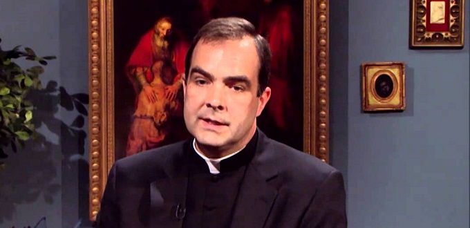 Sacerdote y autor estadounidense enaltece el celibato sacerdotal