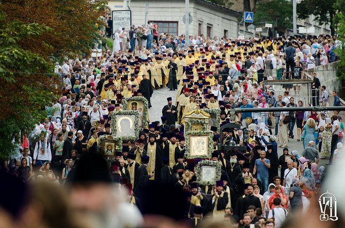 Mosc tensa las relaciones con Constantinopla mostrando msculo en Kiev en la fiesta del Bautismo de Rusia