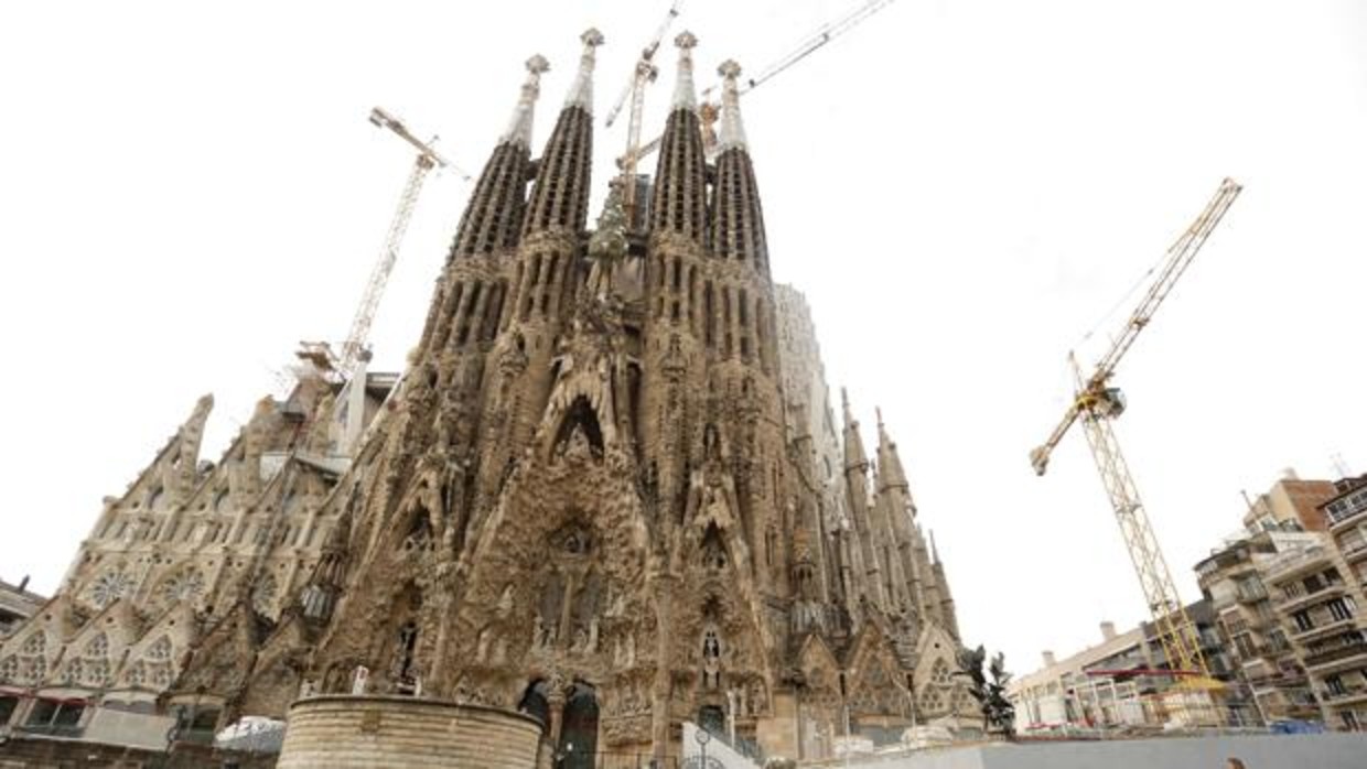 La Sagrada Familia recibe oficialmente la licencia de obras 130 aos despus