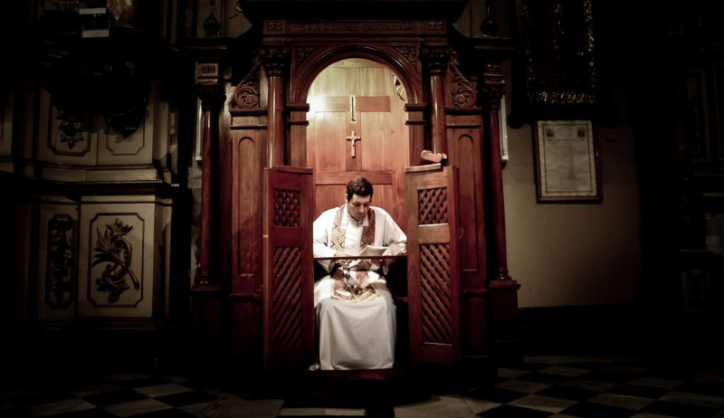 Retirado el proyecto de ley californiano que pretenda que los sacerdotes violasen el secreto de confesin