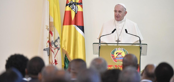 El Papa se rene con las autoridades civiles de Mozambique