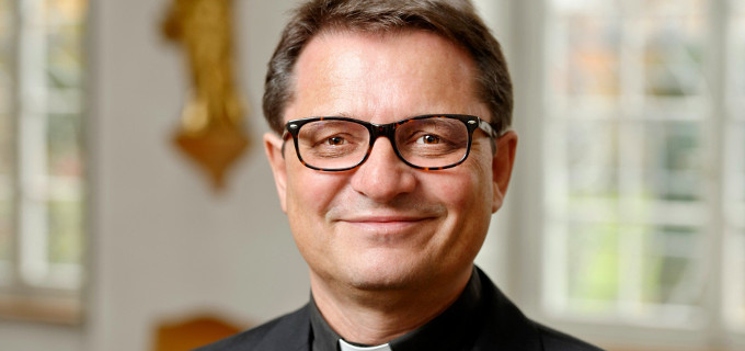 El presidente de los obispos suizos quiere abolir el celibato, ordenar mujeres y cambiar la doctrina moral de la Iglesia