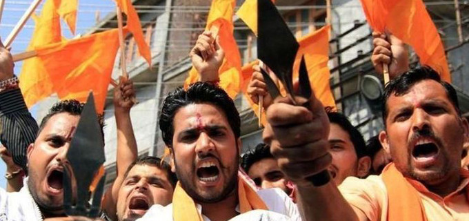 India: 500 extremistas hindes destrozan un colegio jesuita y hieren gravemente a dos alumnos