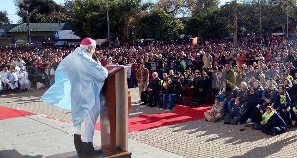 Peregrinacin Juvenil masiva a la baslica de la Virgen de Itat en Argentina