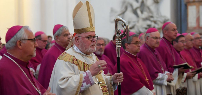 Obispos dejan en manos del heterodoxo Comit Central de Catlicos Alemanes la revisin de los estatutos del snodo