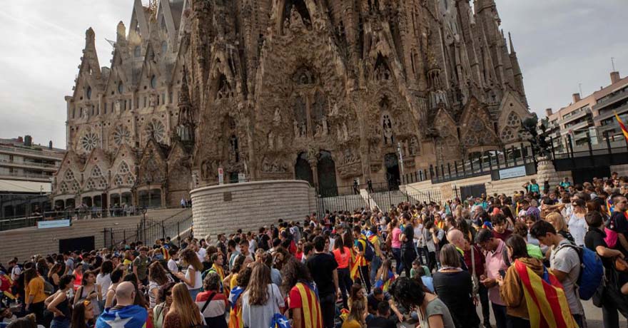 Protestas en Barcelona obligan a cerrar la Baslica de la Sagrada Familia