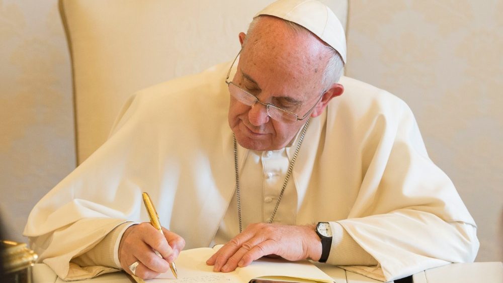 El Papa dedica una Carta Apostlica a cambiar el nombre del Archivo del Vaticano