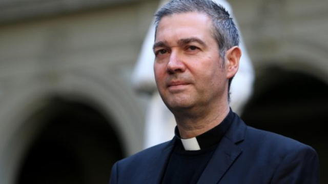 Oficial de la Congregacin para la Doctrina de la Fe confirma que el 80% de los casos de abusos clericales son homosexuales