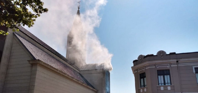 La dicesis de Valdivia descarta que el incendio que afect a su Catedral fuera intencionado