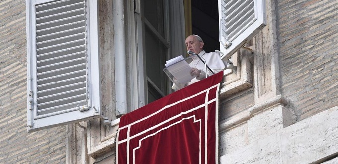 Papa Francisco: La Iglesia est llamada a prolongar en la historia la presencia de Cristo