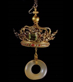 Esta es la reliquia del anillo nupcial que se cree utiliz la Virgen Mara en su boda con San Jos
