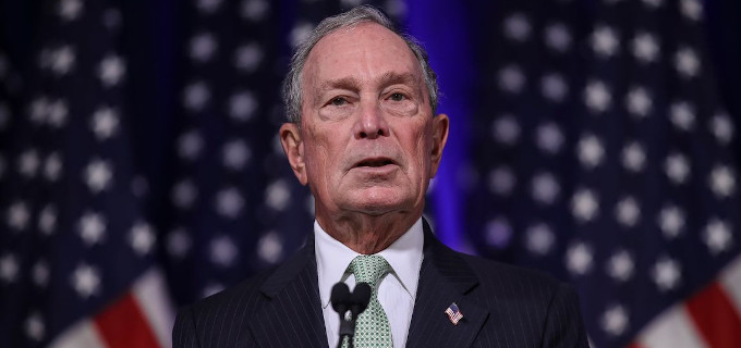 Mike Bloomberg sostiene que no se debe tratar de cáncer a los ancianos para ahorrar gasto sanitario