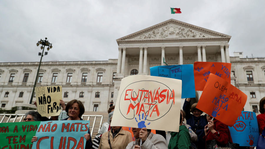 La Iglesia en Portugal se moviliza contra la eutanasia: entra en colisin con el mandamiento No matars