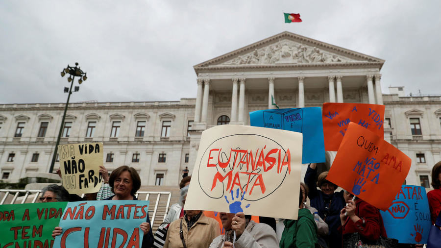 Los obispos portugueses lamentan que se apruebe la eutanasia y llaman a la objecin de conciencia