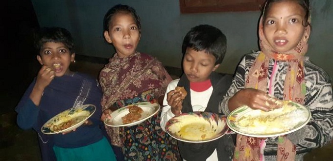 En Chandpukur: los nios donan su nico plato de carne a los pobres por la Cuaresma