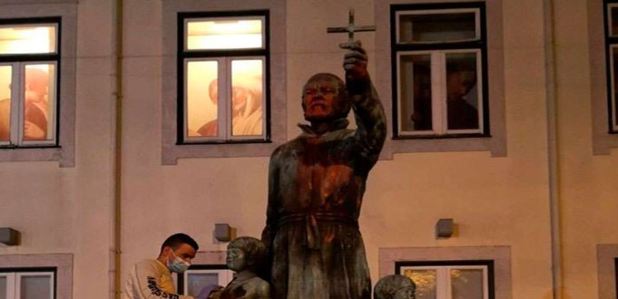Acto vandlico en Lisboa contra estatua de sacerdote defensor de esclavos