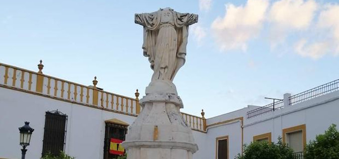 Atentado vandlico contra el monumento al Sagrado Corazn de La Roda de Andaluca