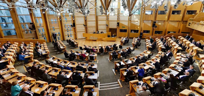 El parlamento escocs votar una ley por la que citar la Biblia o el Catecismo puede considerarse delito de odio