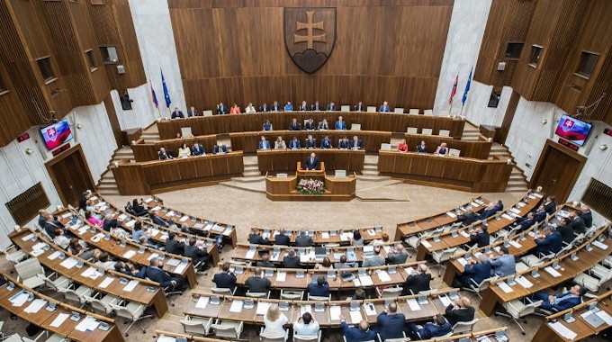 El Parlamento eslovaco vota varias proposiciones de ley para limitar los abortos