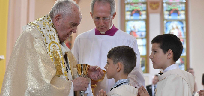 El seminario de San Rafael se cierra por la negativa del clero a obligar a los fieles a comulgar en la mano