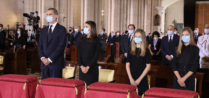 Los Reyes de Espaa acudieron a la Misa funeral por las vctimas de la pandemia