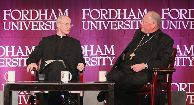El cardenal Dolan rezar con los republicanos y James Martin con los demcratas