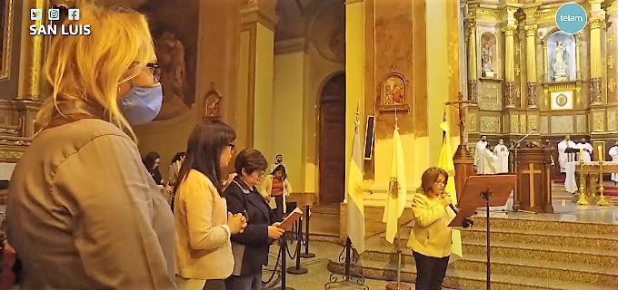 El nuevo obispo de San Luis invita a una persona transexual a hacer una peticin de oracin en la Misa patronal