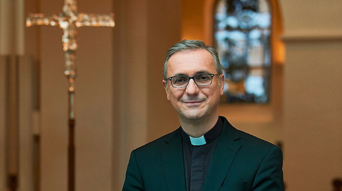 Mons. Stefan Hee asegura que la Iglesia est inmersa en un proceso de cambio profundo