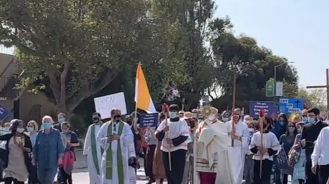 Mons. Cordileone se pone al frente de los catlicos en procesin por San Francisco para reivindicar las Misas en los templos