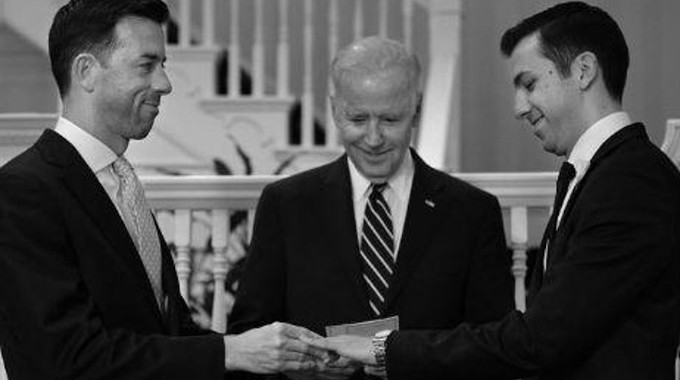 Biden cas en Washington a dos homosexuales siendo vicepresidente de los EE.UU