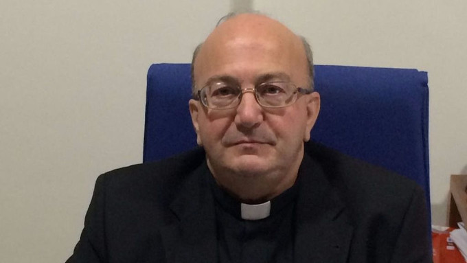 El obispo de Menorca retira la condicin de catequista a una mujer que se cas por lo civil con otra
