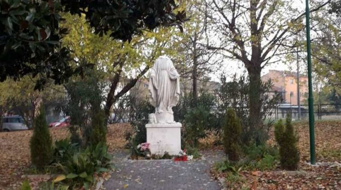 Ataque vandlico contra una imagen de la Virgen en Venecia