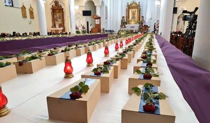 Obispo polaco celebra una Misa y da cristiana sepultura a 640 nios no nacidos