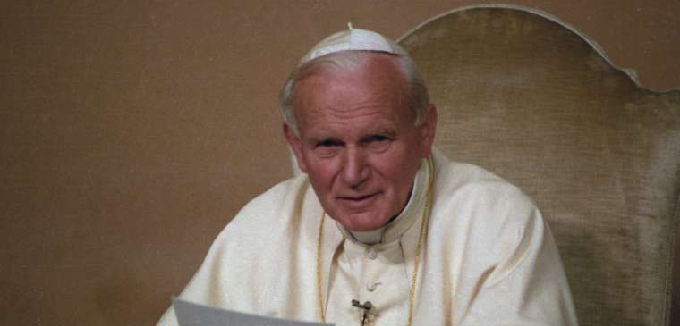 San Juan Pablo II: 1.700 profesores responden a la ola de acusaciones contra el Papa polaco