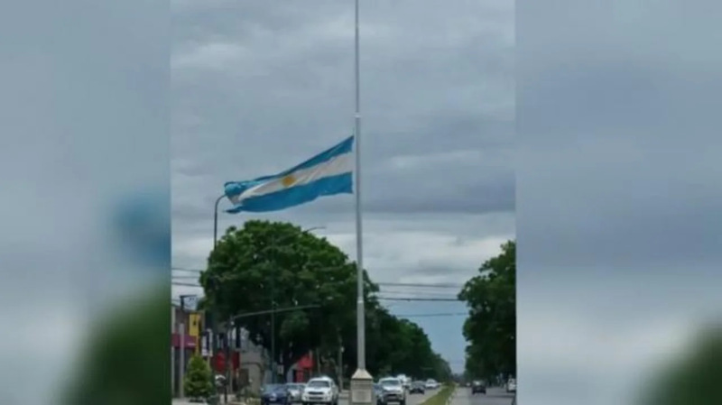 Tucumn: banderas a media asta en seal de duelo por la legalizacin del aborto en Argentina