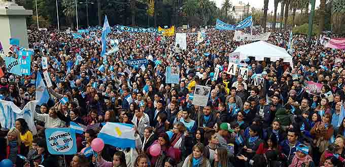 Manifiesto ante la ley del aborto en Argentina: carece por completo de legitimidad poltica, jurdica, moral y social