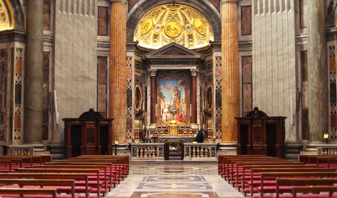 Desde ayer quedan prohibidas las Misas no concelebradas en los altares laterales de la Baslica de San Pedro