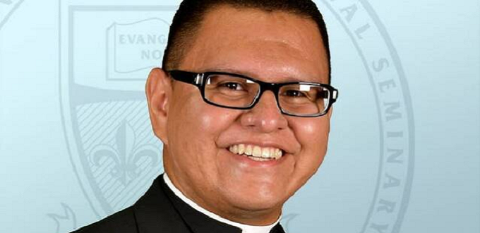 La historia de Miguel Mendoza, antes Testigo de Jehov, ahora dicono y futuro sacerdote