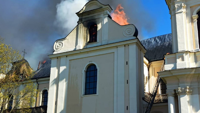 Bielorrusia: un incendio destruye parcialmente la Catedral de Budslaw